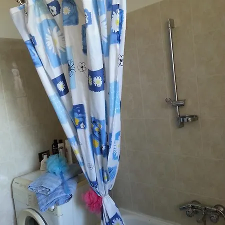 Fanciulla Di Apartment Anzio