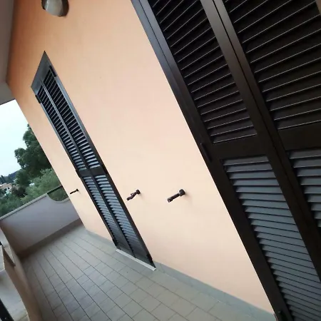 Fanciulla Di Apartment Anzio