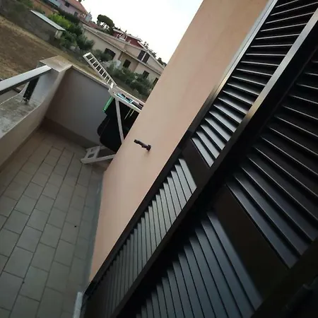 Fanciulla Di Apartment