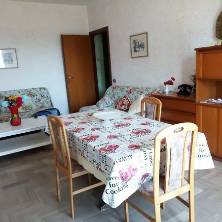 Fanciulla Di Apartment